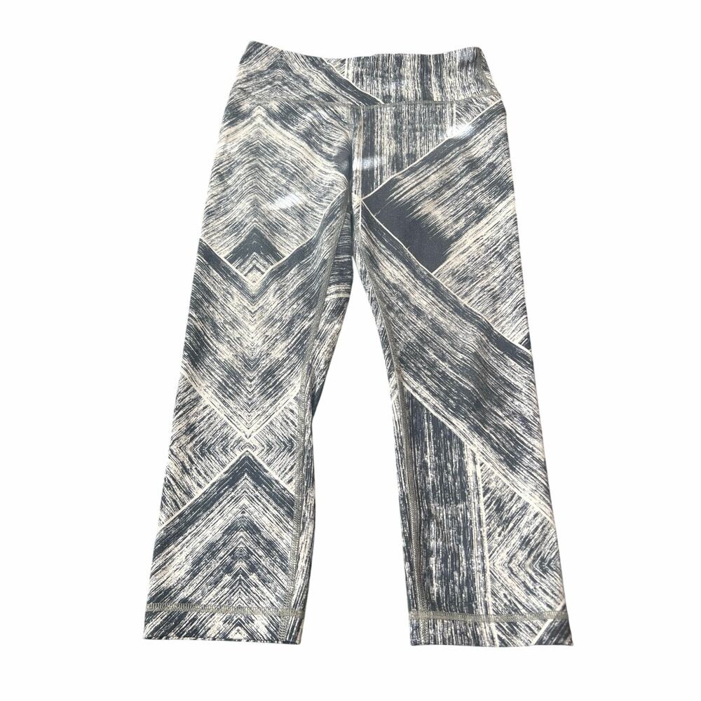 Lululemon Wunder Under Crop II Leggings Size 6 Heat Wave pattern,‎ black/white.